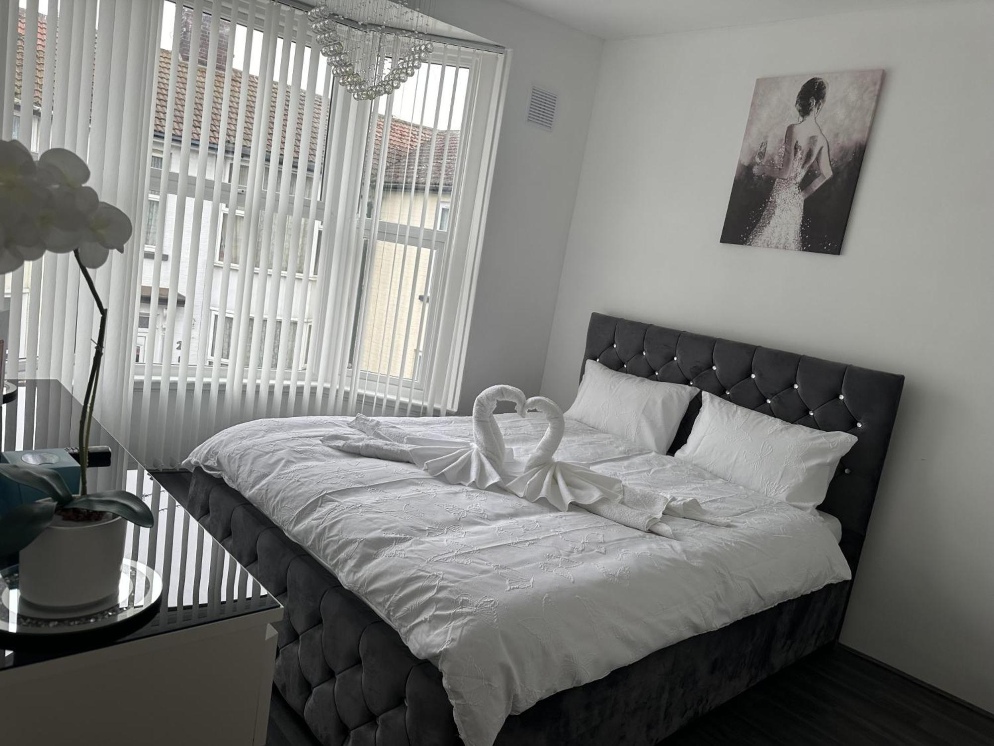 Impeccable 3-bed House In Dom wakacyjny *